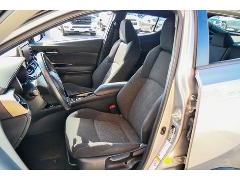 Used 2019 Toyota C-HR XLE FWD image 10