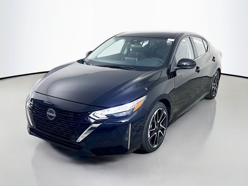 Used 2025 Nissan Sentra SR FWD image 4