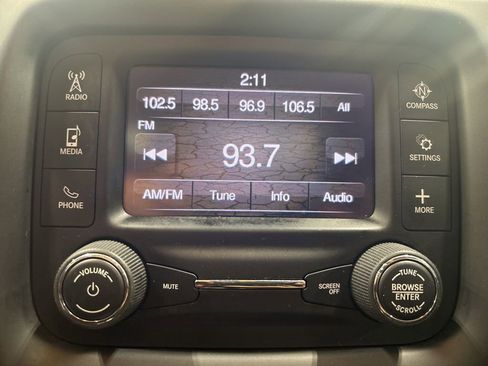 Used 2018 Jeep Compass Latitude w/ Cold Weather Group image 19