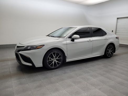 Used 2022 Toyota Camry SE w/ Carpet Mat Package (TMS) image 2