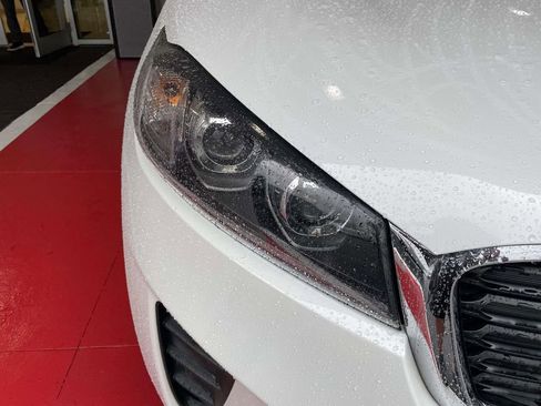 Used 2020 Kia Sorento LX image 13