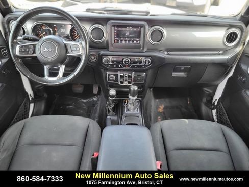 Used 2019 Jeep Wrangler Unlimited Sahara image 11