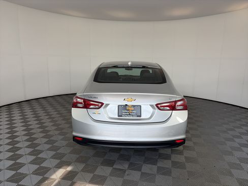 Used 2022 Chevrolet Malibu LT FWD image 9