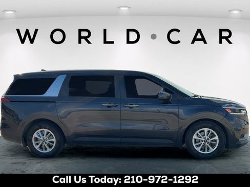 Used 2023 Kia Carnival LX FWD image 11