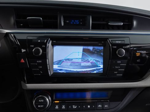 Used 2015 Toyota Corolla LE image 37