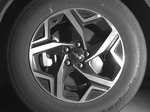 Used 2025 Kia Sportage LX image 12