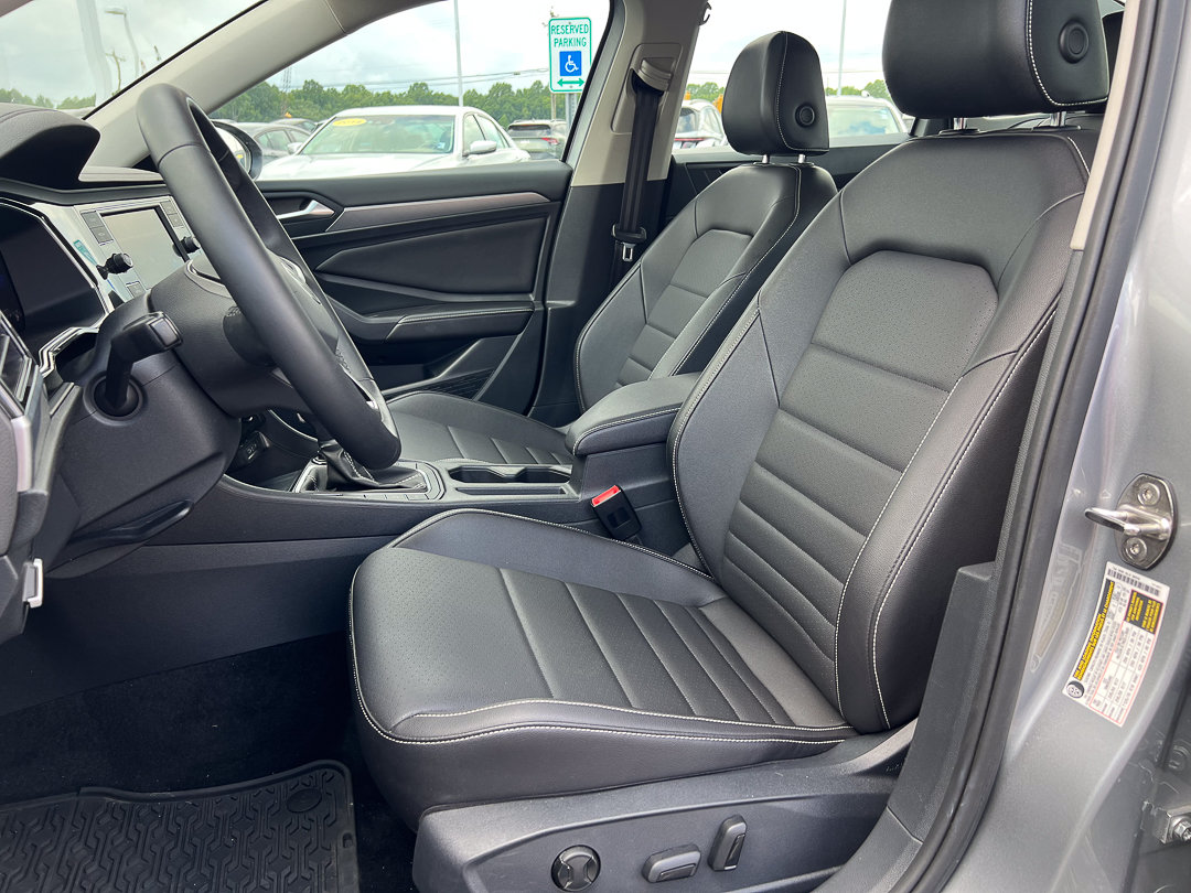 Used 2022 Volkswagen Jetta SE FWD image 12