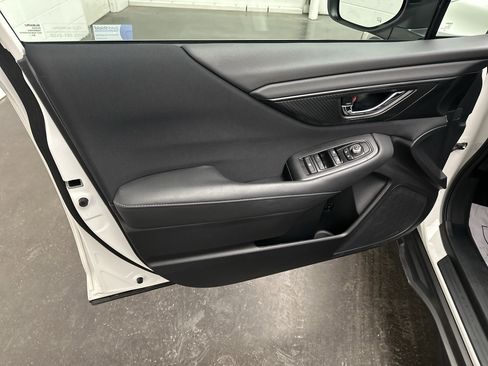 Used 2025 Subaru Outback Premium w/ Popular Package #1A image 17