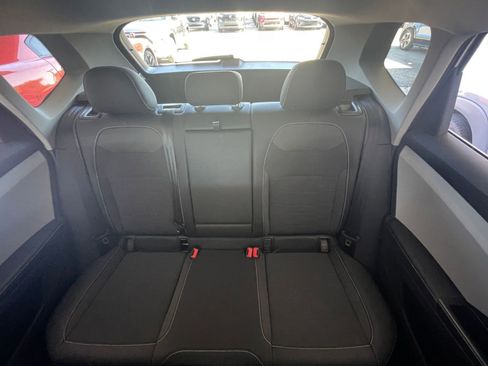 Used 2025 Volkswagen Taos SE image 36