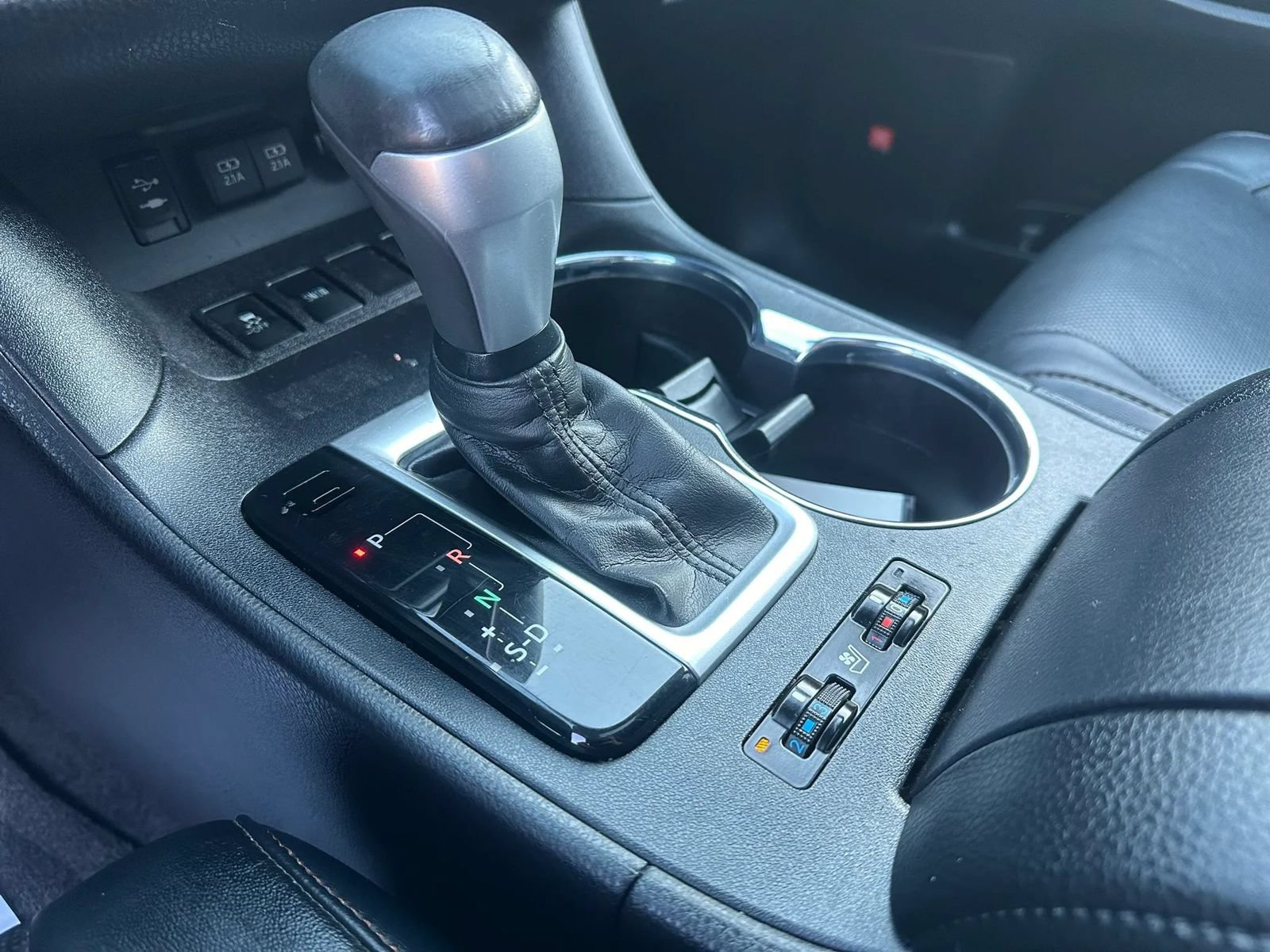 Used 2019 Toyota Highlander Limited FWD image 33