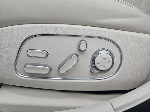 Used 2023 Genesis G90 3.5T image 16