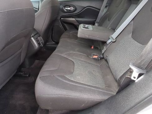 Used 2019 Jeep Cherokee Latitude w/ Popular Appearance Group AWD/4WD image 20