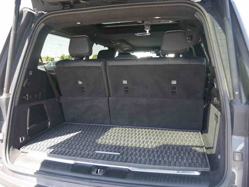 Used 2024 Jeep Grand Wagoneer Series III AWD/4WD image 9