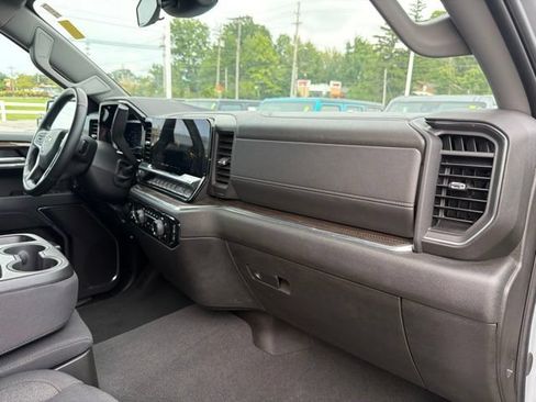 Used 2024 Chevrolet Silverado 1500 LT AWD/4WD image 23