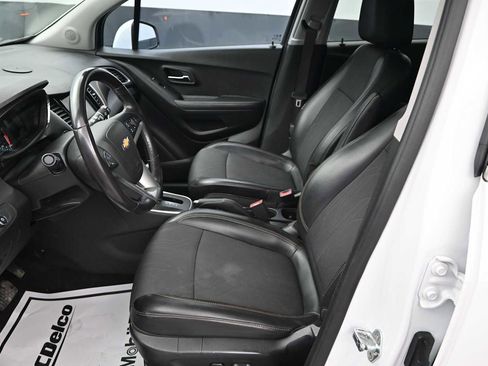 Used 2019 Chevrolet Trax LT w/ LT Convenience Package FWD image 19