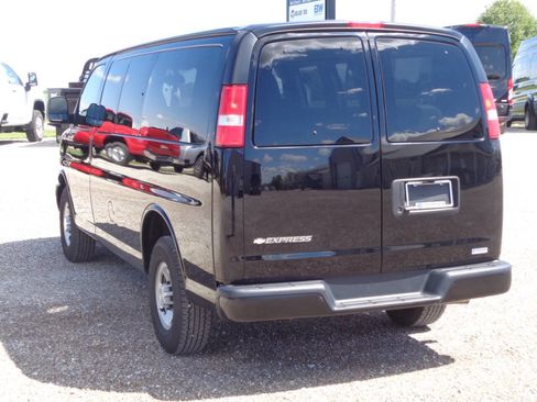 Used 2018 Chevrolet Express 2500 LS w/ Driver Convenience Package RWD image 7