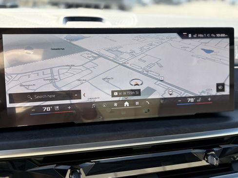 Used 2025 BMW X7 M60i image 9