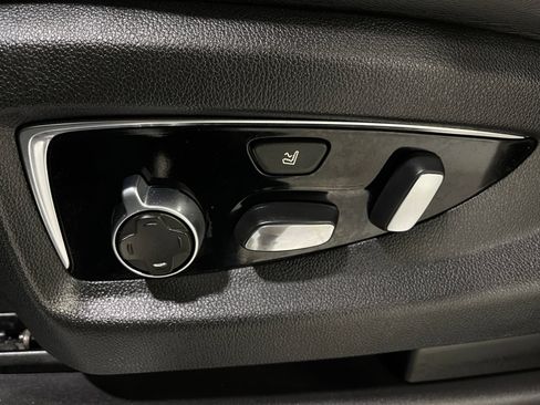Used 2018 Cadillac Escalade Platinum AWD/4WD image 18