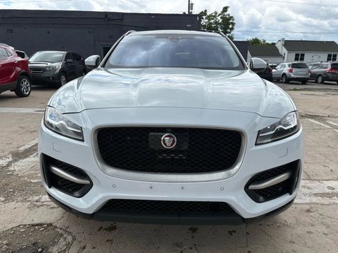 Used 2017 Jaguar F-PACE R-Sport image 2