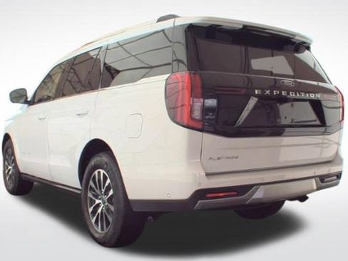 Used 2025 Ford Expedition Platinum AWD/4WD image 11