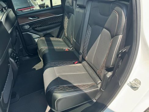 Used 2022 Jeep Grand Cherokee Summit AWD/4WD image 6