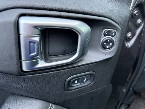 Used 2020 Jeep Gladiator Overland image 13