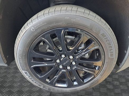 Certified 2023 GMC Acadia SLT w/ Elevation Edition image 16