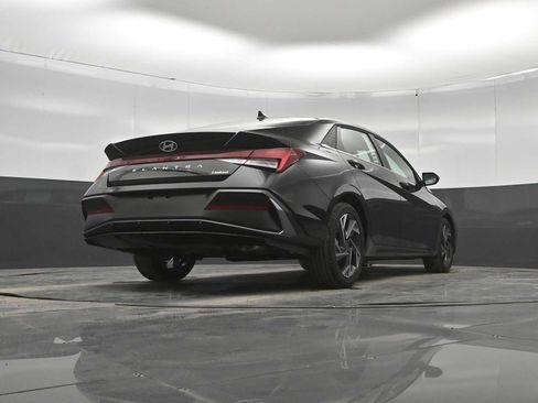 New 2026 Hyundai Elantra Limited FWD image 38