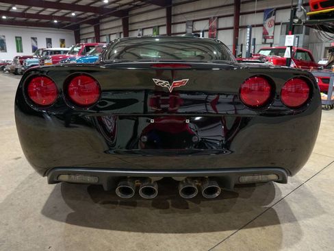Used 2007 Chevrolet Corvette Coupe w/ Performance Package RWD image 7