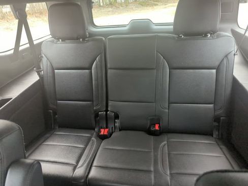 Used 2021 Chevrolet Suburban Z71 AWD/4WD image 32