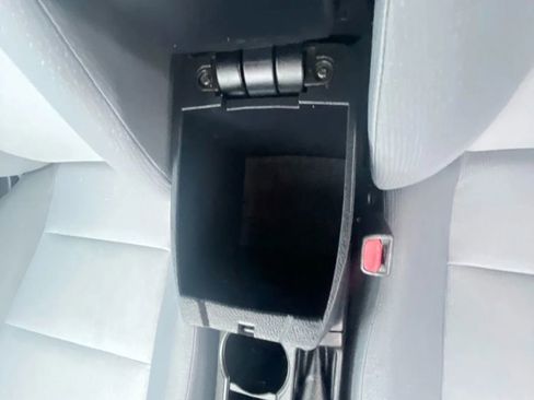 Used 2014 Toyota Corolla L image 33