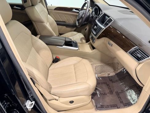 Used 2015 Mercedes-Benz GL 450 4MATIC w/ Appearance Package image 25