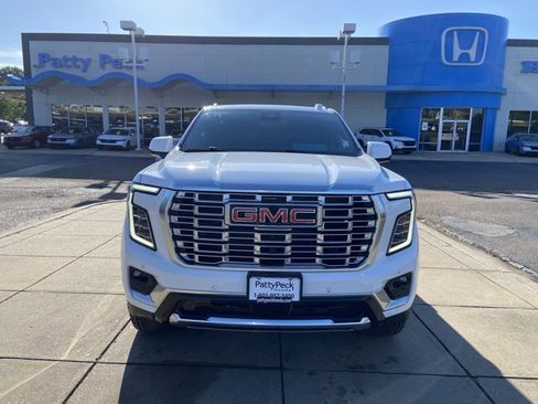 Used 2025 GMC Yukon XL Denali AWD/4WD image 3
