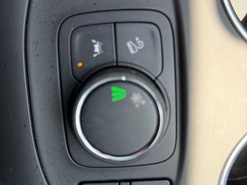 Used 2023 GMC Terrain SLE w/ Driver Convenience Package FWD image 15
