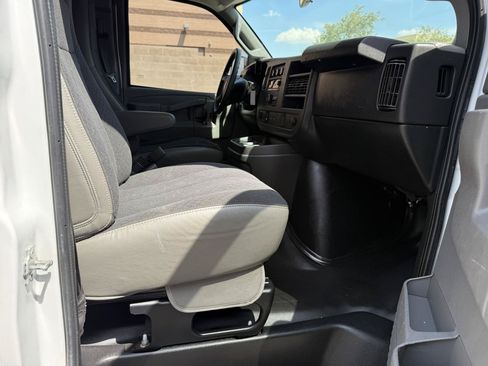 Used 2019 GMC Savana 2500 w/ Driver Convenience Package RWD image 19