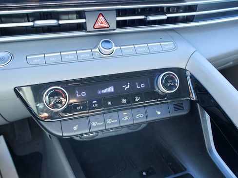 Certified 2025 Hyundai Elantra SEL image 15