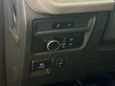 Used 2024 Ford Expedition XLT image 17