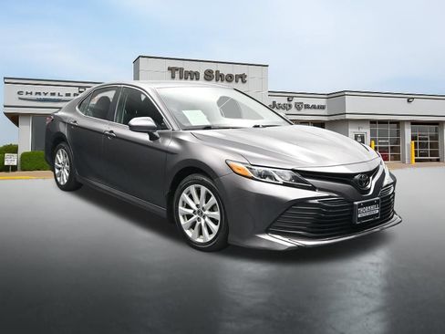 Used 2020 Toyota Camry LE FWD image 7