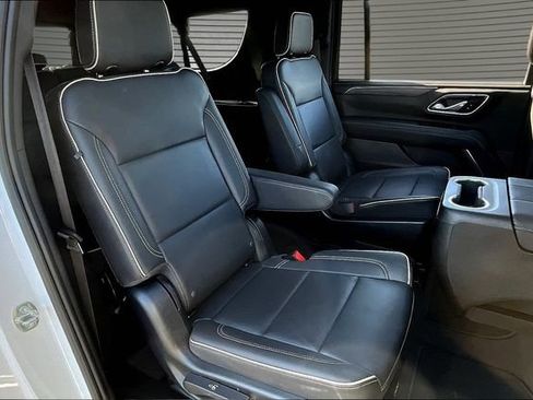 Used 2023 GMC Yukon XL SLT w/ SLT Premium Package AWD/4WD image 25