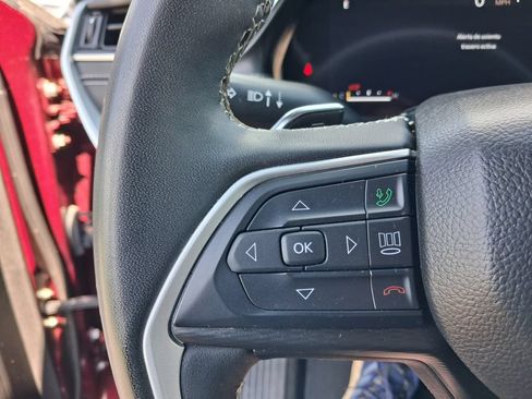 Used 2023 Jeep Grand Cherokee Laredo AWD/4WD image 26