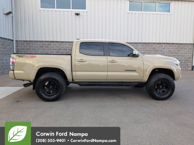 Used 2020 Toyota Tacoma TRD Sport w/ TRD Premium Sport Package AWD/4WD image 2