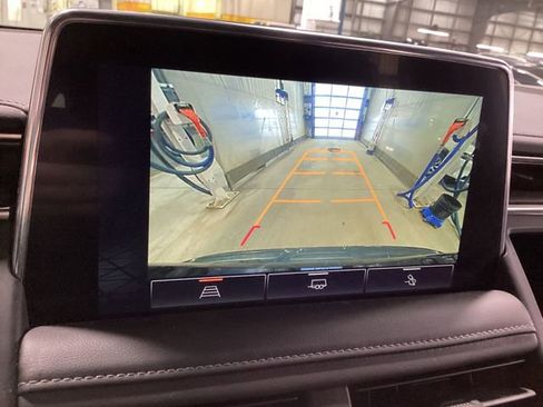 Used 2023 GMC Yukon SLE w/ Max Trailering Package image 4