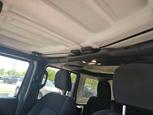 Used 2022 Jeep Wrangler Unlimited Sport AWD/4WD image 16