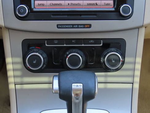 Used 2010 Volkswagen Passat Komfort FWD image 20