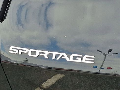 Used 2023 Kia Sportage LX image 16