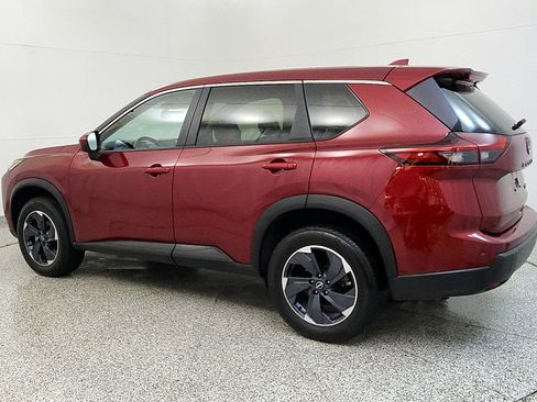Used 2024 Nissan Rogue SV AWD/4WD image 3