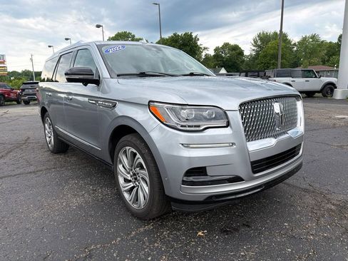 Used 2022 Lincoln Navigator Reserve AWD/4WD image 11