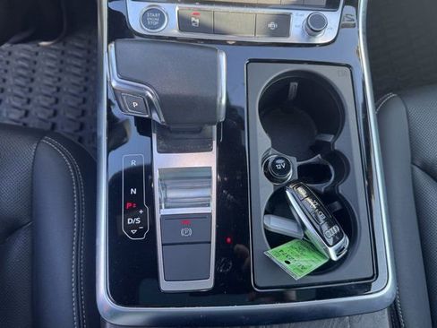 Used 2021 Audi Q8 Premium Plus w/ Premium Plus Package image 19