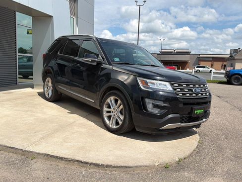 Used 2016 Ford Explorer XLT w/ Equipment Group 202A AWD/4WD image 3