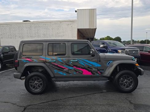 Used 2022 Jeep Wrangler Unlimited Sahara AWD/4WD image 2